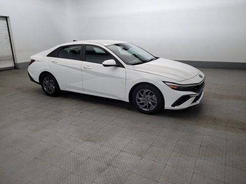 Used 2024 Hyundai Elantra SEL FWD image 11