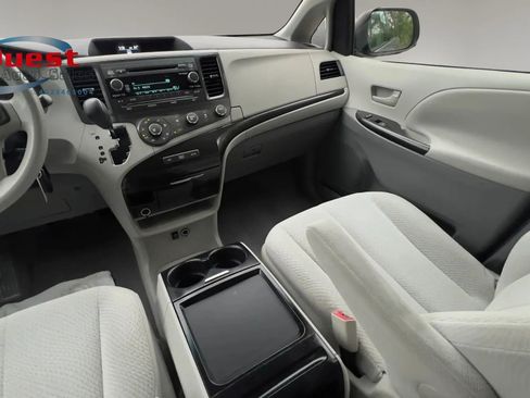 Used 2011 Toyota Sienna LE w/ Towing Pkg FWD image 15