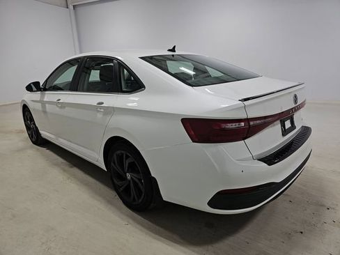 Used 2025 Volkswagen Jetta SE w/ Black Wheel Package image 4