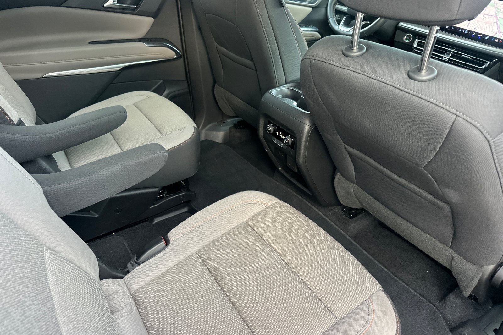 Used 2026 Chevrolet Traverse LT w/ Driver Confidence Package FWD image 19
