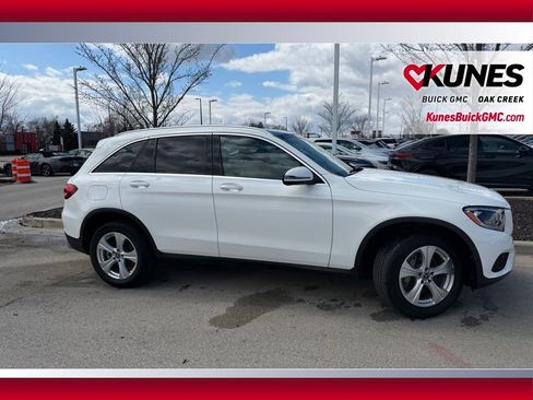 Used 2018 Mercedes-Benz GLC 300 4MATIC image 3