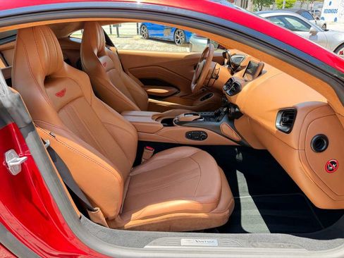 Used 2023 Aston Martin V8 Vantage Coupe RWD image 46