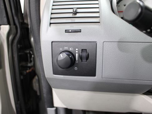 Used 2010 Dodge Grand Caravan SE FWD image 7