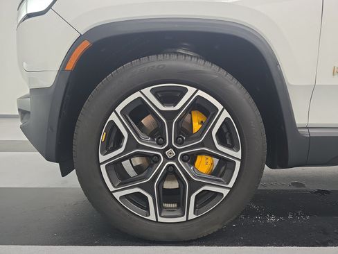 Used 2024 Rivian R1S Adventure AWD/4WD image 9