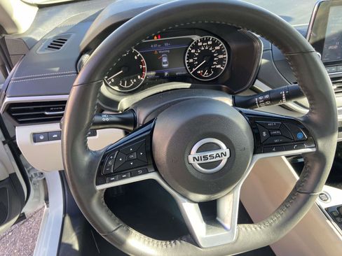 Used 2022 Nissan Altima 2.5 SV w/ SV Premium Package image 10