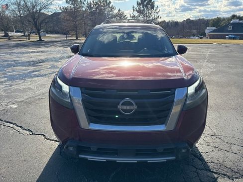 Used 2022 Nissan Pathfinder SL w/ SL Premium Package image 2