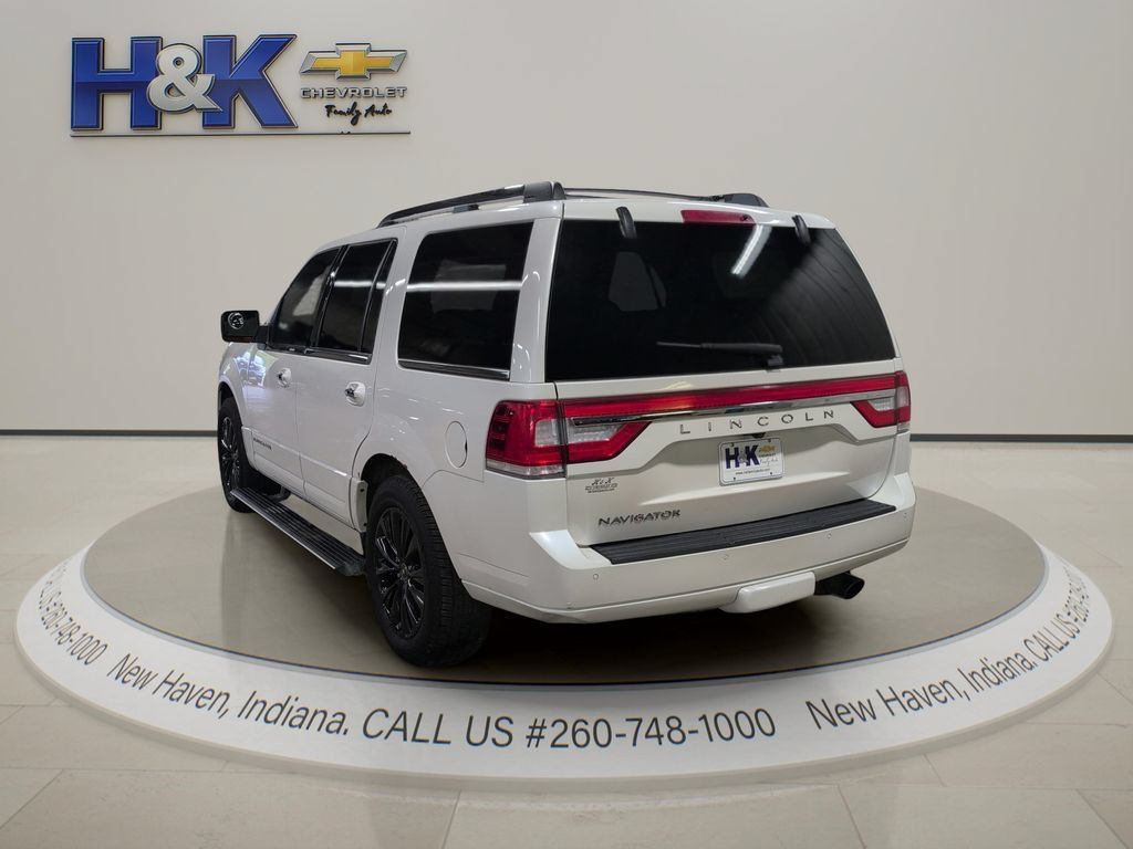 Used 2017 Lincoln Navigator Select AWD/4WD image 4