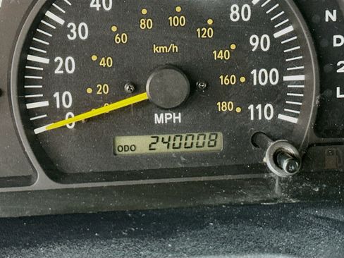 Used 2000 Toyota Tundra SR5 w/ Convenience Pkg RWD image 18