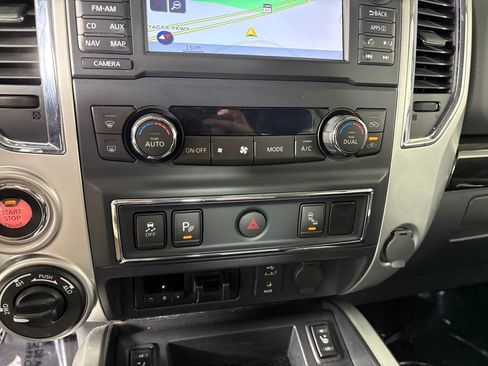 Used 2017 Nissan Titan SV image 21