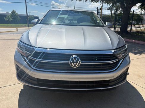 Used 2024 Volkswagen Jetta SE FWD image 8
