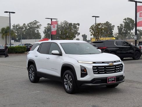 Used 2025 Chevrolet Equinox LT image 3
