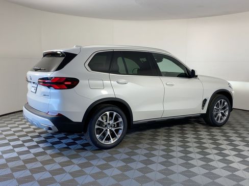 Used 2026 BMW X5 sDrive40i w/ Premium Package image 7