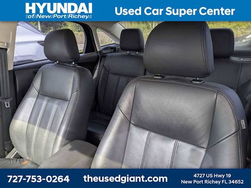Used 2018 Ford Focus SE FWD image 3