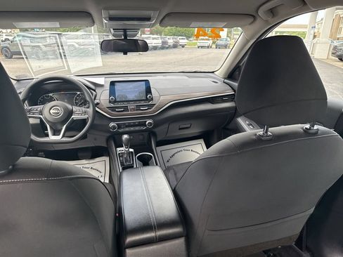 Used 2024 Nissan Altima 2.5 SV FWD image 15