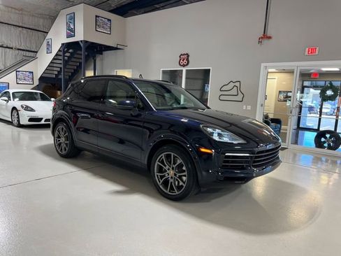 Used 2023 Porsche Cayenne Platinum Edition image 55
