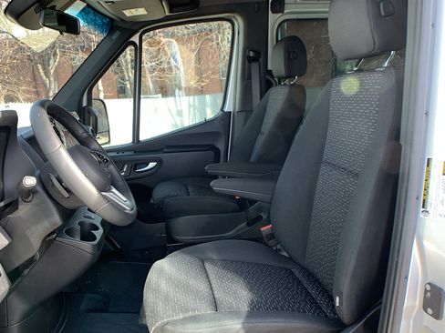 Used 2022 Mercedes-Benz Sprinter 2500 image 13