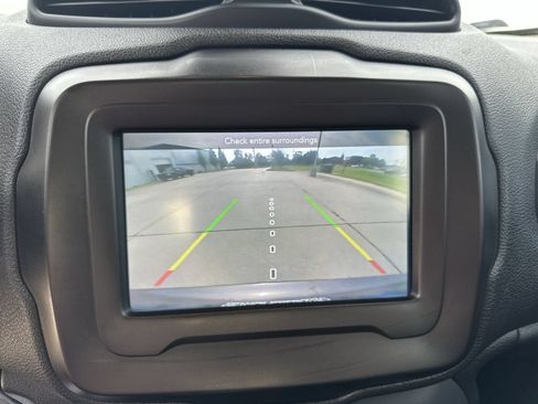 Used 2019 Jeep Renegade Latitude w/ Cold Weather Group AWD/4WD image 15