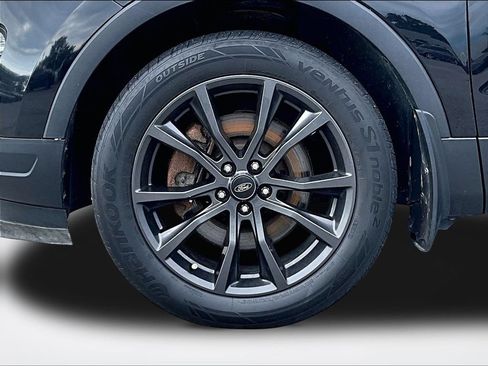 Used 2019 Ford Explorer XLT w/ XLT Sport Appearance Package AWD/4WD image 10