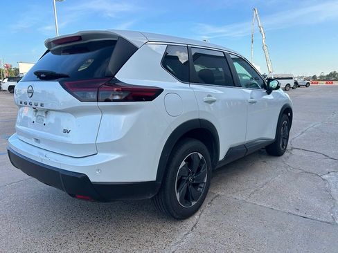 Used 2024 Nissan Rogue SV FWD image 5