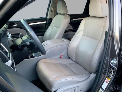 Used 2016 Toyota Highlander XLE FWD image 8