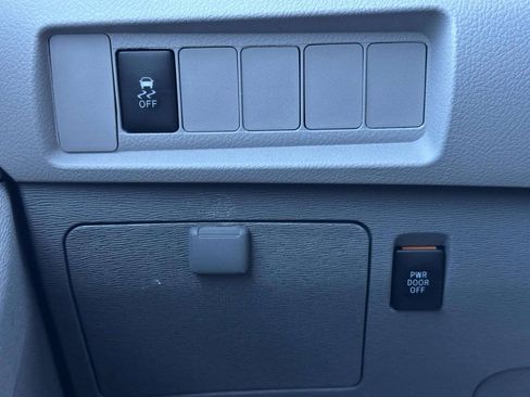 Used 2017 Toyota Sienna LE FWD image 29