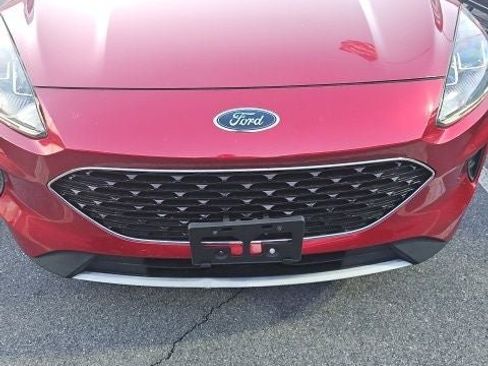 Used 2020 Ford Escape SE image 3