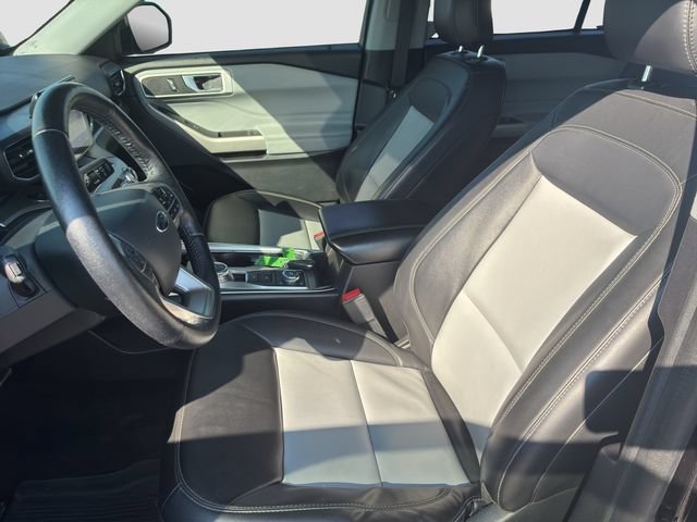 Used 2022 Ford Explorer XLT w/ Equipment Group 202A AWD/4WD image 11
