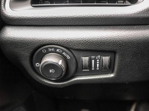 New 2026 Chrysler Pacifica Select FWD image 26