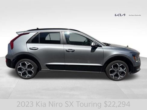 Certified 2023 Kia Niro SX Touring FWD image 9