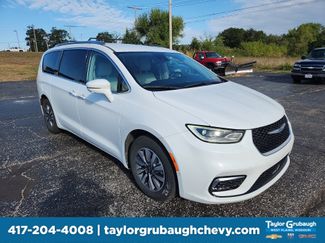 Used 2021 Chrysler Pacifica Touring-L image 1