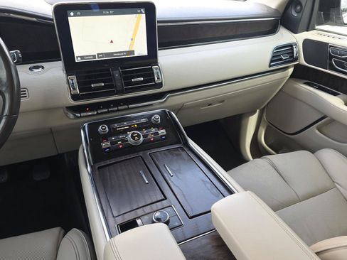 Used 2018 Lincoln Navigator L Select w/ Technology Package RWD image 12