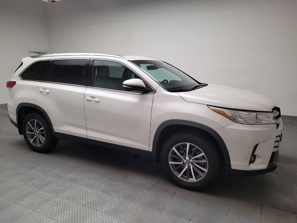 Used 2019 Toyota Highlander XLE FWD image 11