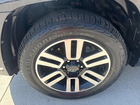 Used 2022 Toyota 4Runner Limited AWD/4WD image 6
