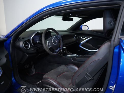 Used 2018 Chevrolet Camaro ZL1 RWD image 4