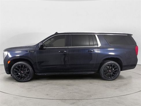 Used 2023 GMC Yukon XL SLE image 2
