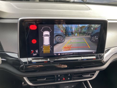 Used 2025 Volkswagen Atlas Cross Sport SEL R-Line image 20