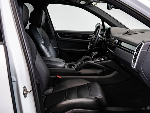 Certified 2020 Porsche Cayenne AWD/4WD image 24