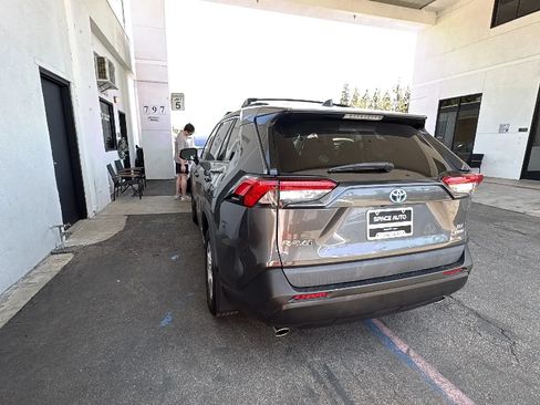 Used 2020 Toyota RAV4 XLE w/ Carpet Mat Package AWD/4WD image 4