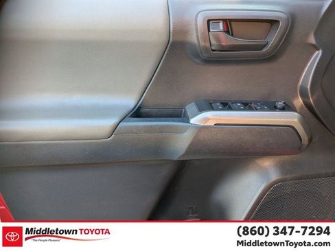 Certified 2022 Toyota Tacoma SR5 AWD/4WD image 10