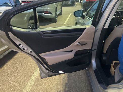 Used 2019 Lexus ES 350 image 12