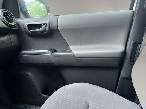 Used 2021 Toyota Tacoma SR RWD image 10