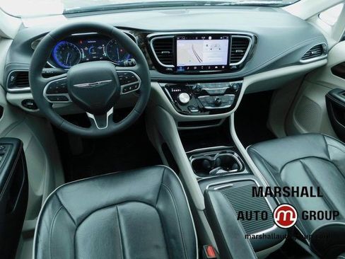 Used 2023 Chrysler Pacifica Limited image 9