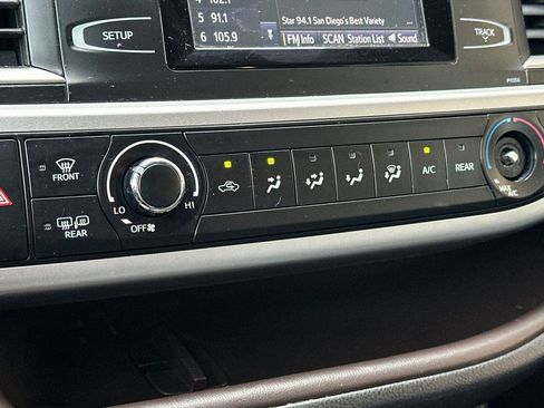 Used 2018 Toyota Highlander LE image 23