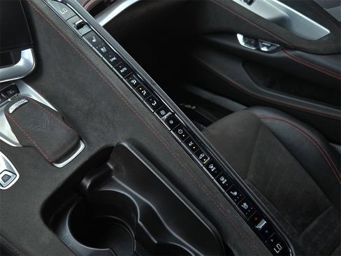 Used 2021 Chevrolet Corvette Stingray Premium Cpe w/ Z51 Performance Package image 34