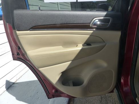 Used 2014 Jeep Grand Cherokee Limited w/ Trailer Tow Group IV image 10