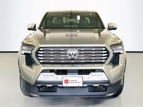 Used 2025 Toyota Tacoma Limited AWD/4WD image 2