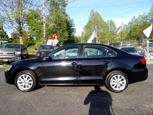 Used 2012 Volkswagen Jetta SE image 3