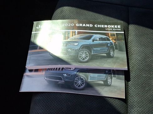 Used 2020 Jeep Grand Cherokee Altitude AWD/4WD image 27