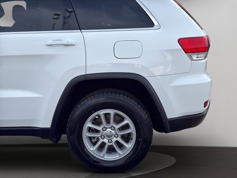 Used 2019 Jeep Grand Cherokee Laredo w/ Security & Convenience Group image 25