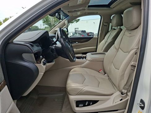 Used 2020 Cadillac Escalade Premium Luxury AWD/4WD image 16